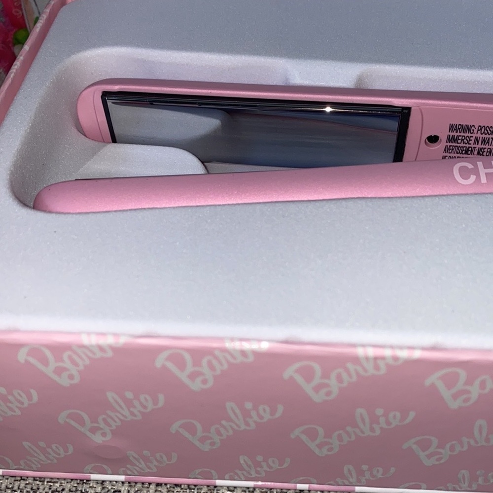 CHI x Barbie Dream Pink 1'' Titanium Hairstyling Iron - Picture 4 of 10